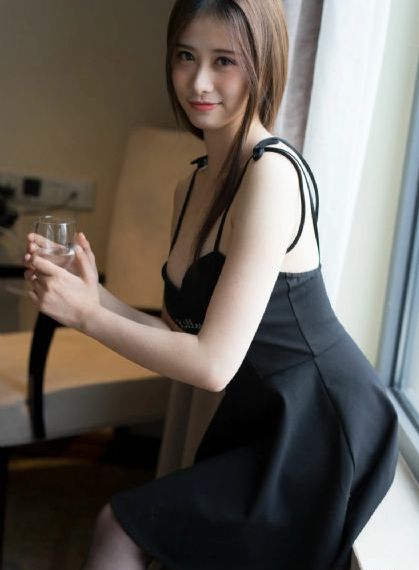 王楚钦给肖战戴上金牌